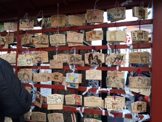 Illustration for article titled It Just Wouldn't Be New Year's Without Anime Girls on Wooden Plaques